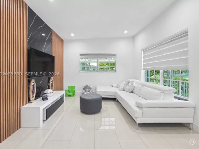 Продажа дома по адресу 960 NE 146th St - фото 8960165