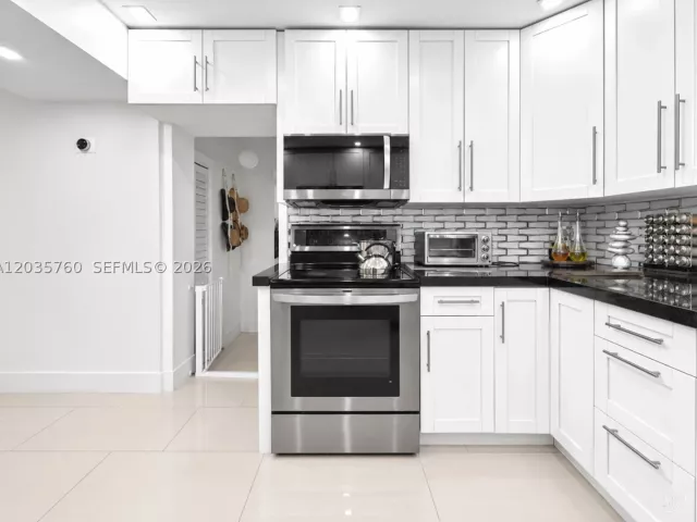 Продажа дома по адресу 960 NE 146th St - фото 8960183