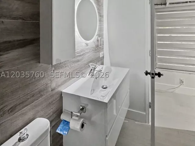 Продажа дома по адресу 960 NE 146th St - фото 8960167