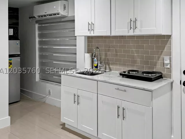 Продажа дома по адресу 960 NE 146th St - фото 8960171