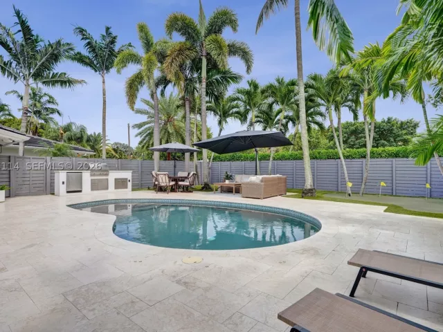 Продажа дома по адресу 2701 NE 30th St - фото 8923227