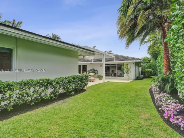 Продажа дома по адресу 2701 NE 30th St - фото 8923232