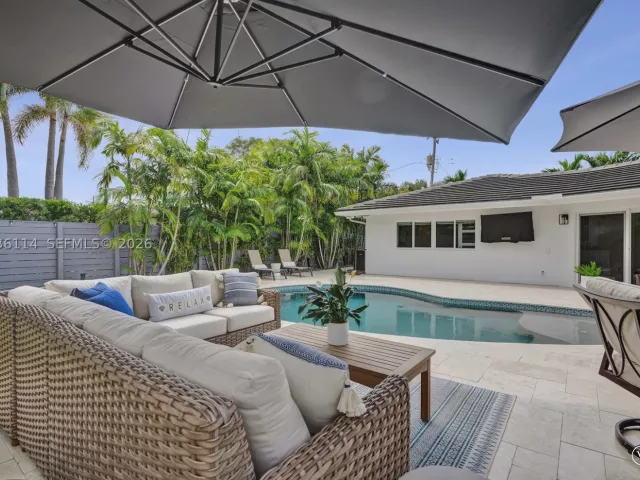 Продажа дома по адресу 2701 NE 30th St - фото 8923218