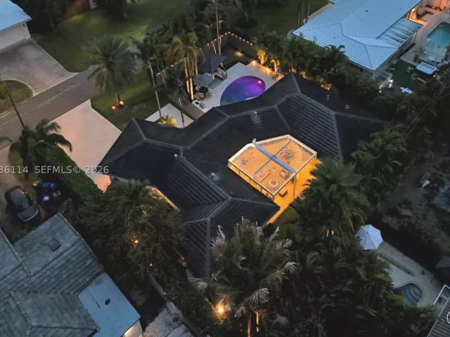Продажа дома по адресу 2701 NE 30th St - фото 8923219
