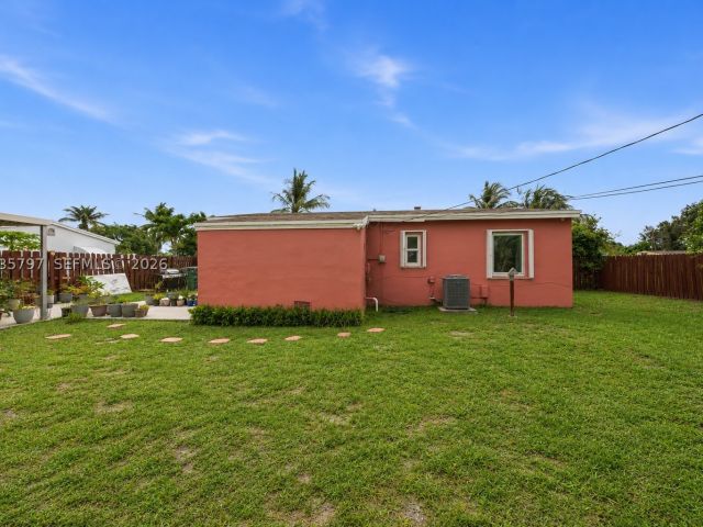 Продажа дома по адресу 16420 NW 18th Pl - фото 8427844