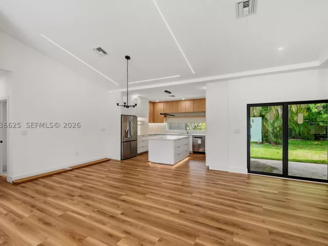 Продажа дома по адресу 1140 NE 201st Ter - фото 9377503