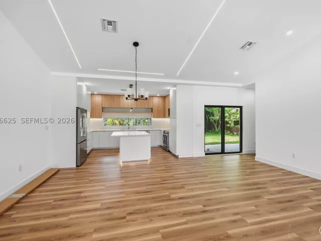 Продажа дома по адресу 1140 NE 201st Ter - фото 9377504