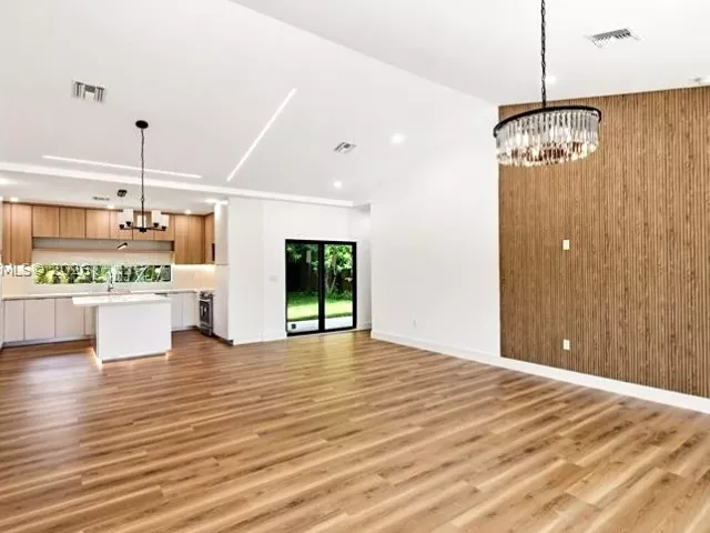 Продажа дома по адресу 1140 NE 201st Ter - фото 9377505