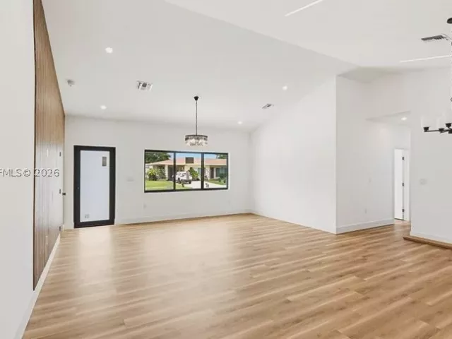 Продажа дома по адресу 1140 NE 201st Ter - фото 9377506