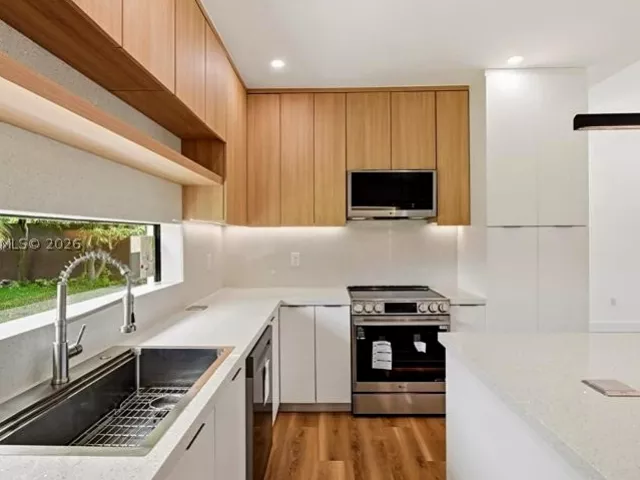 Продажа дома по адресу 1140 NE 201st Ter - фото 9377509