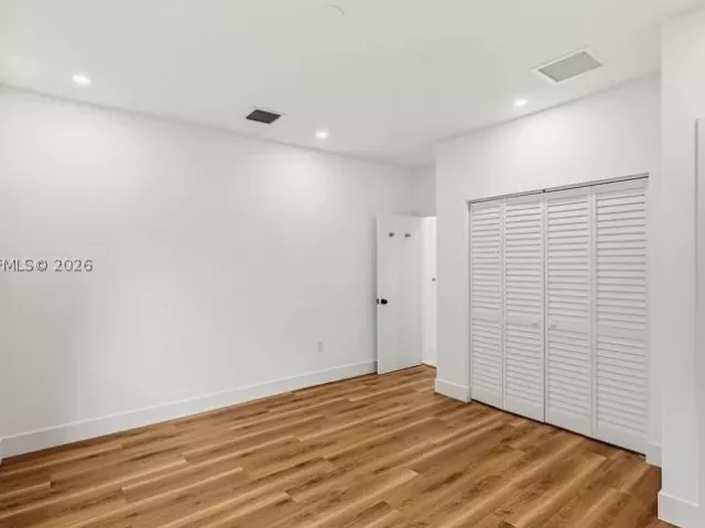Продажа дома по адресу 1140 NE 201st Ter - фото 9377513