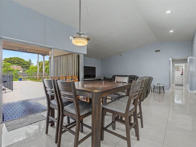 Продажа дома по адресу 1475 NW 19 ST - фото 8339741