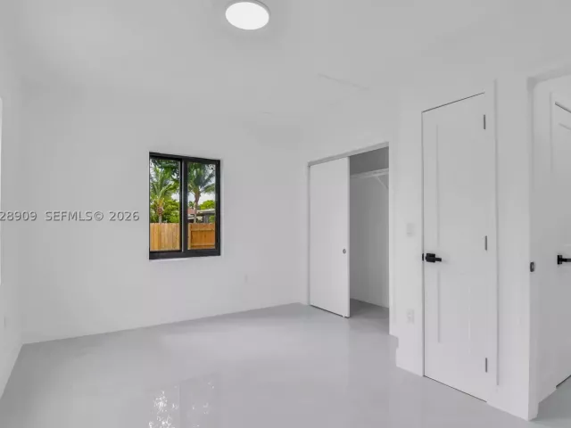 Продажа дома по адресу 85 SW 30th Ave - фото 8910505