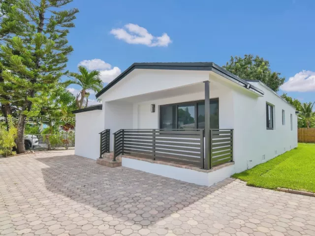 Продажа дома по адресу 85 SW 30th Ave - фото 8910488