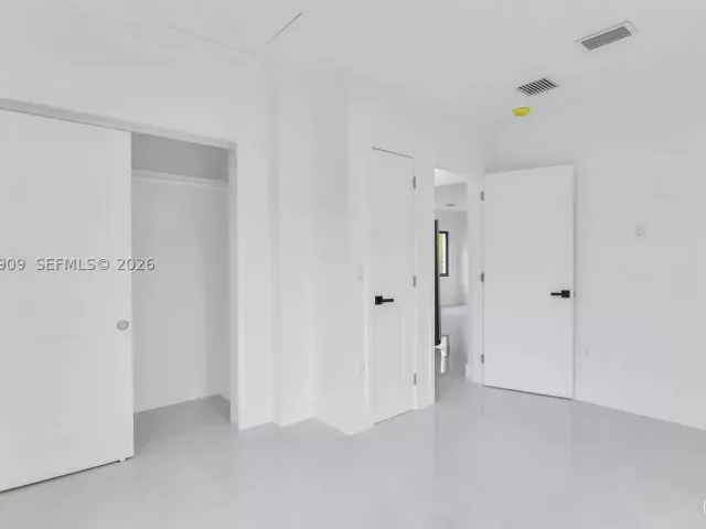 Продажа дома по адресу 85 SW 30th Ave - фото 8910506