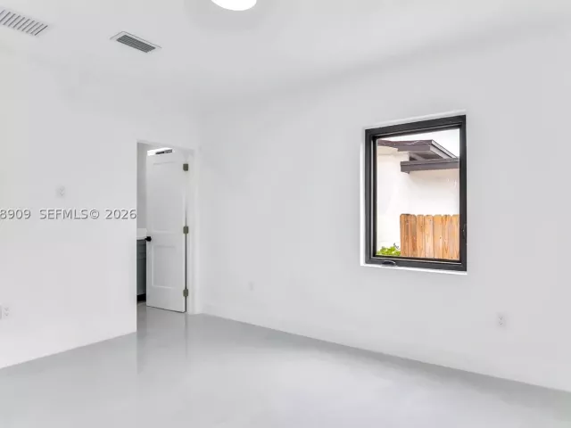 Продажа дома по адресу 85 SW 30th Ave - фото 8910507
