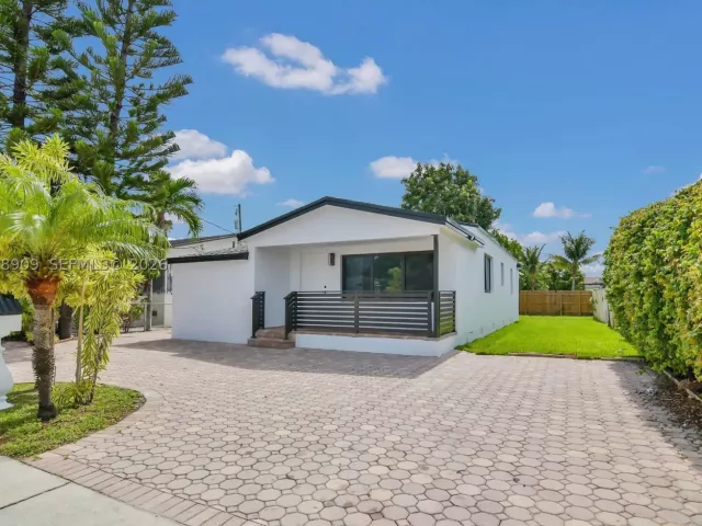Продажа дома по адресу 85 SW 30th Ave - фото 8910489