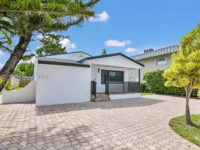 Продажа дома по адресу 85 SW 30th Ave - фото 8910490