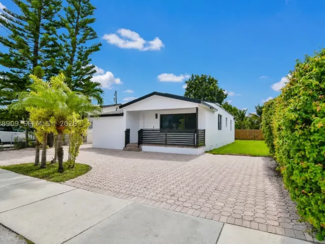Продажа дома по адресу 85 SW 30th Ave - фото 8910491