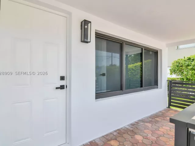Продажа дома по адресу 85 SW 30th Ave - фото 8910493