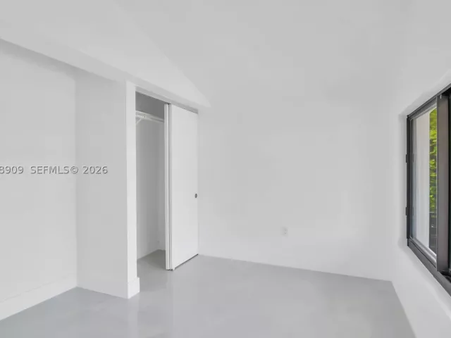 Продажа дома по адресу 85 SW 30th Ave - фото 8910494