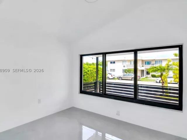 Продажа дома по адресу 85 SW 30th Ave - фото 8910495