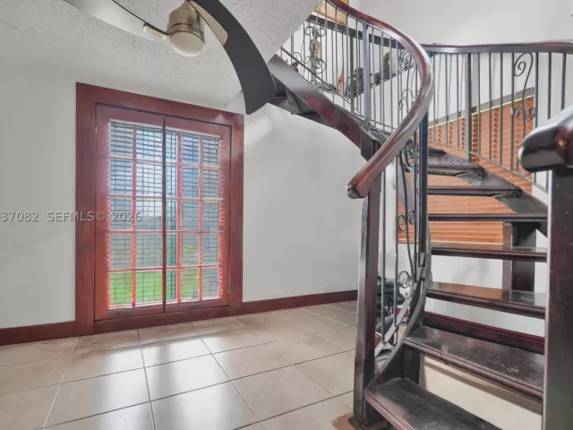 Продажа дома по адресу 300 SW 123rd Ave - фото 8870627