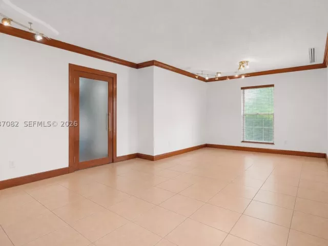 Продажа дома по адресу 300 SW 123rd Ave - фото 8870628