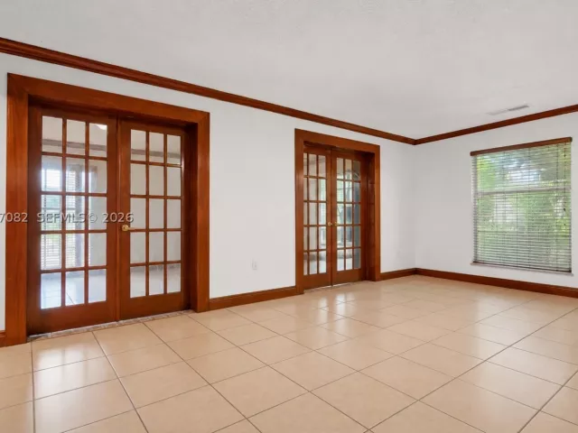 Продажа дома по адресу 300 SW 123rd Ave - фото 8870629