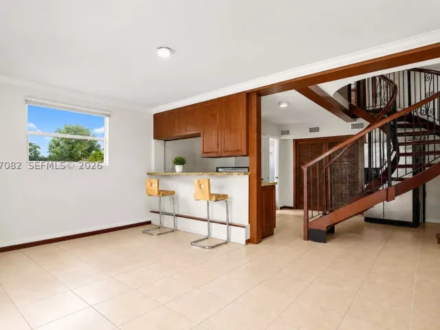 Продажа дома по адресу 300 SW 123rd Ave - фото 8870630