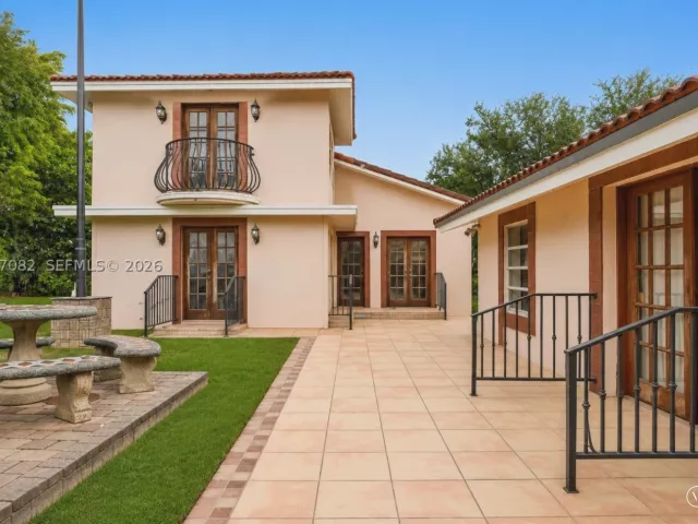 Продажа дома по адресу 300 SW 123rd Ave - фото 8870632
