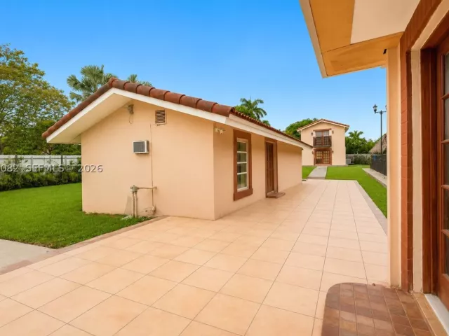 Продажа дома по адресу 300 SW 123rd Ave - фото 8870633