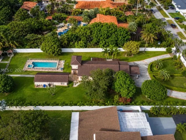 Продажа дома по адресу 300 SW 123rd Ave - фото 8870636