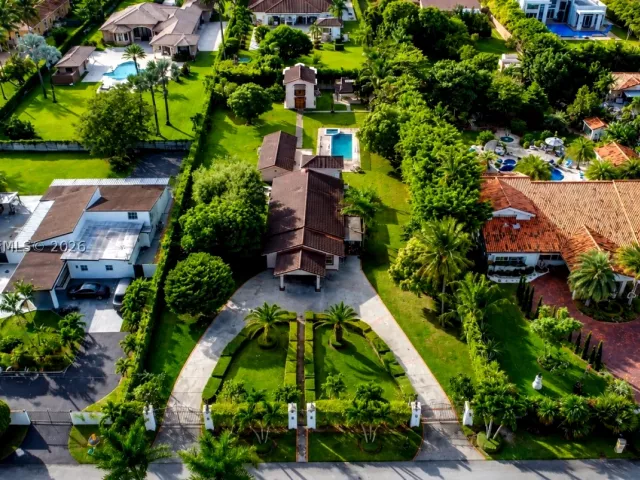 Продажа дома по адресу 300 SW 123rd Ave - фото 8870618