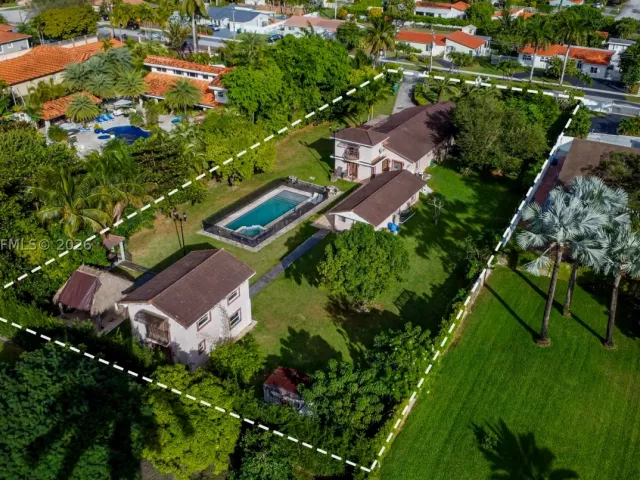 Продажа дома по адресу 300 SW 123rd Ave - фото 8870637