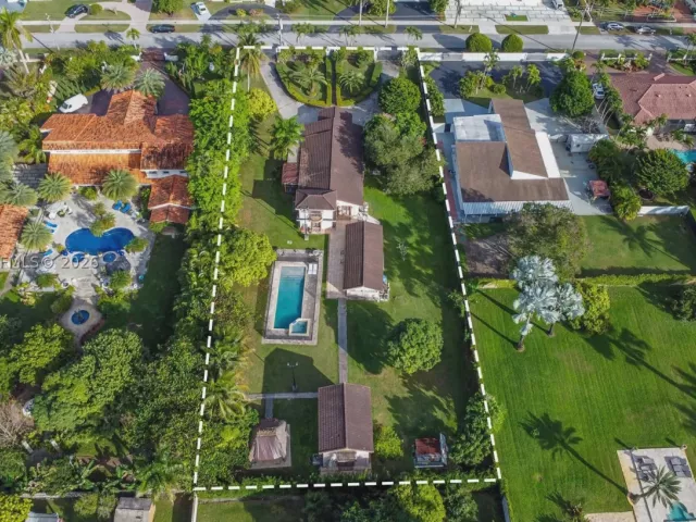 Продажа дома по адресу 300 SW 123rd Ave - фото 8870638