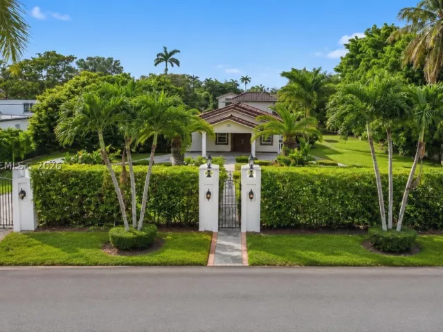 Продажа дома по адресу 300 SW 123rd Ave - фото 8870619
