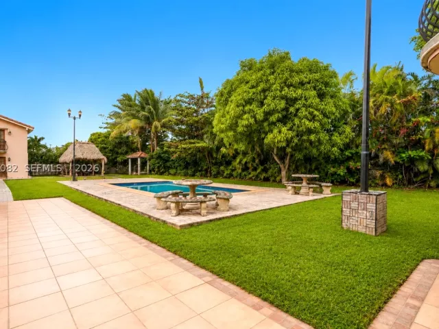 Продажа дома по адресу 300 SW 123rd Ave - фото 8870620