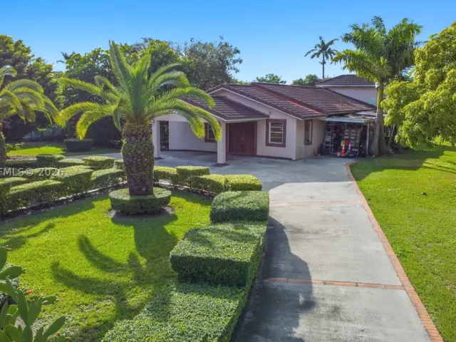 Продажа дома по адресу 300 SW 123rd Ave - фото 8870622