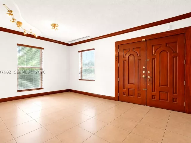 Продажа дома по адресу 300 SW 123rd Ave - фото 8870624
