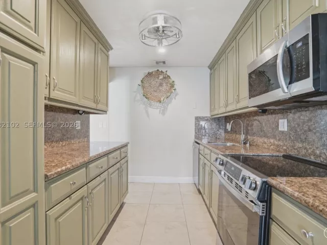 Продажа дома по адресу 13391 SW 78th St - фото 8900679