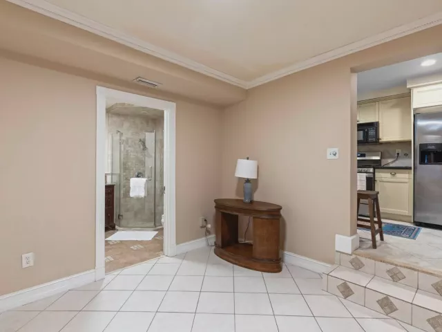Продажа дома по адресу 217 Lytton Court - фото 8889551