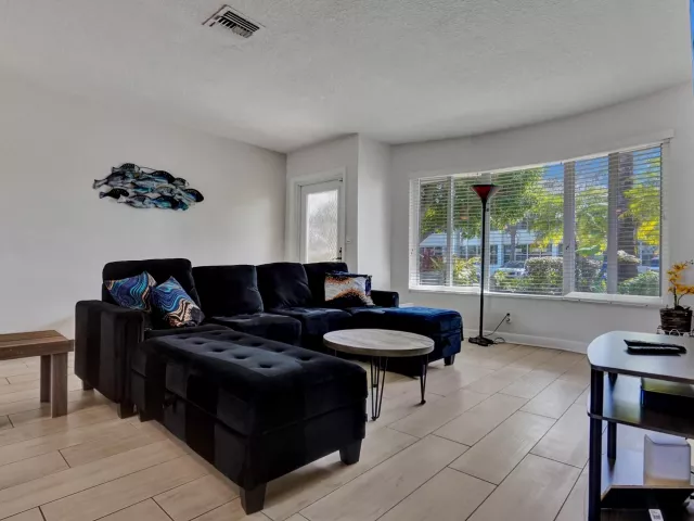 Продажа дома по адресу 2265 SE 12th Street - фото 8896712