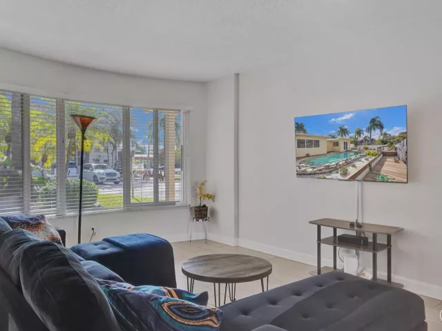 Продажа дома по адресу 2265 SE 12th Street - фото 8896709