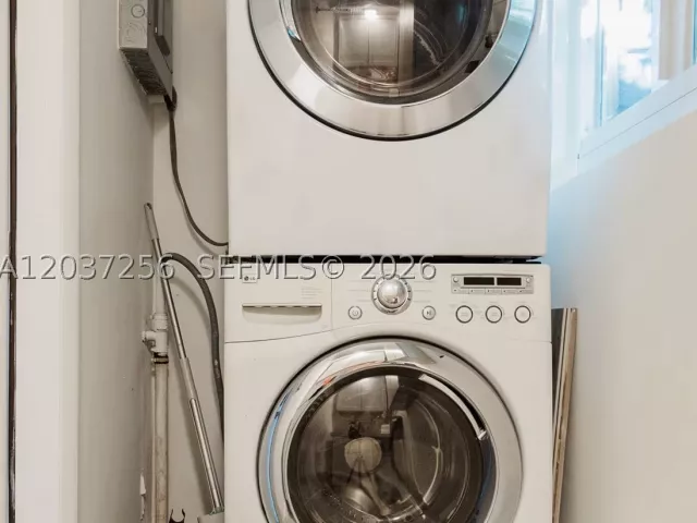 Продажа дома по адресу 424 NE 28th Dr - фото 8133953