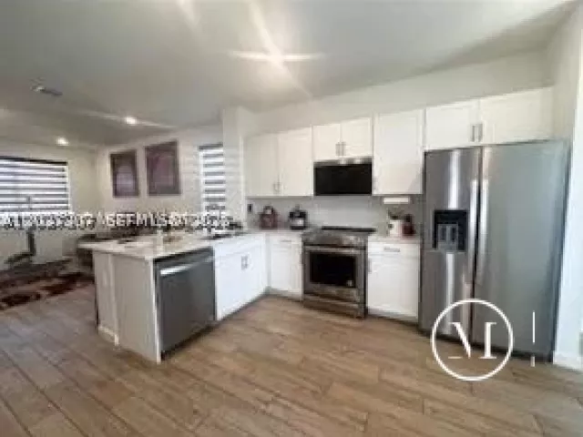 Продажа дома по адресу 687 SE 17 AVE - фото 8134668