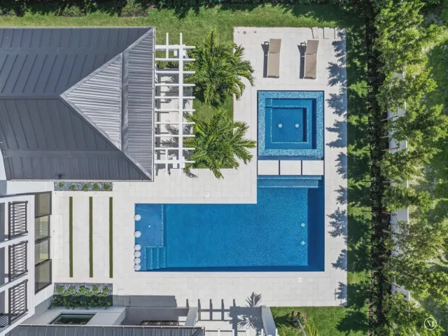 Продажа дома по адресу 720 NW 3rd Avenue - фото 9376080