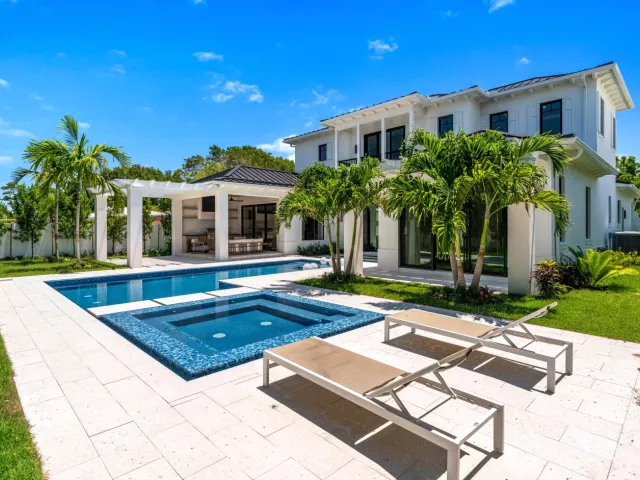 Продажа дома по адресу 720 NW 3rd Avenue - фото 9376057