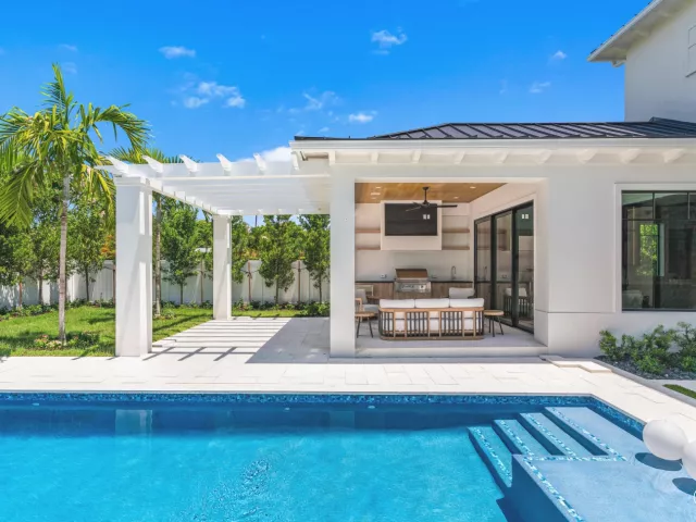 Продажа дома по адресу 720 NW 3rd Avenue - фото 9376112