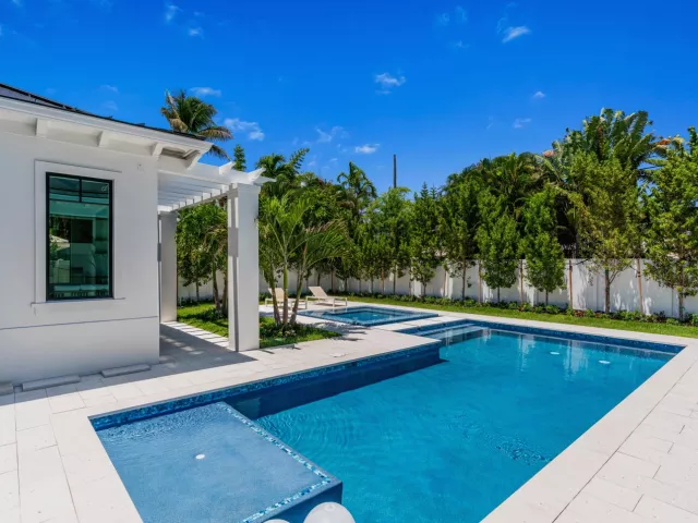 Продажа дома по адресу 720 NW 3rd Avenue - фото 9376114